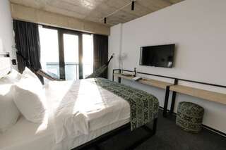 Отель Kartuli Hotel Батуми Номер с кроватью размера «queen-size» и балконом-14